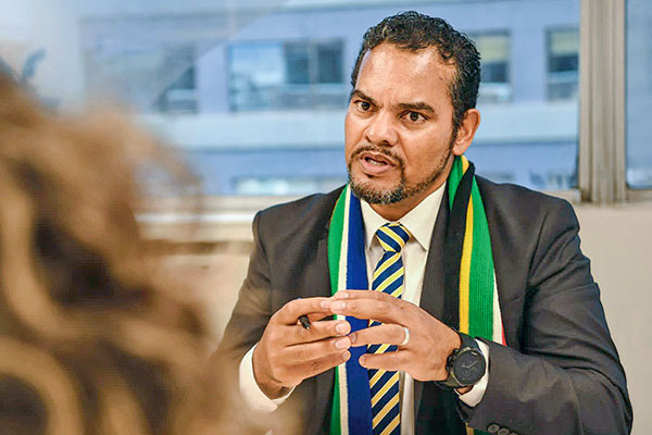 Alvin Botes, Viceministro de Relaciones Internacionales y Cooperación: Plebiscito, rugby y minería: los temas que marcaron la visita sudafricana en Chile