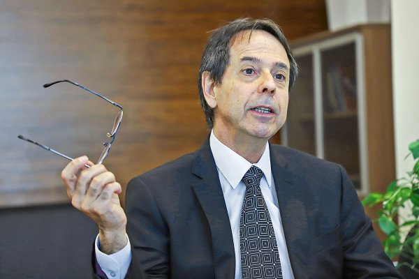 El estilo del cerebro de la reforma previsional que incomoda a las AFP