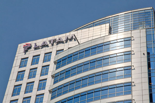 Bolsa de Santiago aclara situación de acciones de Latam y llama a no negociarlas aún