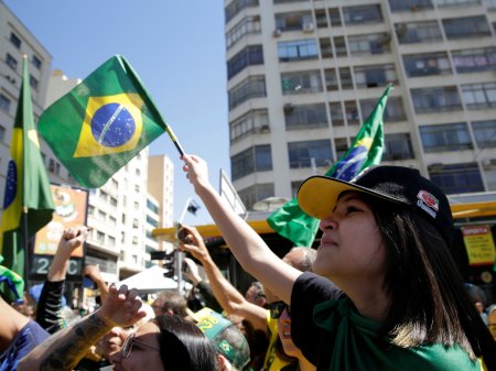 Partidarios de Bolsonaro rechazan las malas noticias de las encuestas electorales de Brasil
