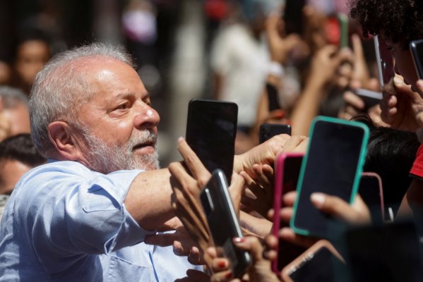 Lula se mantiene por delante de Bolsonaro de cara a las elecciones de este domingo en Brasil