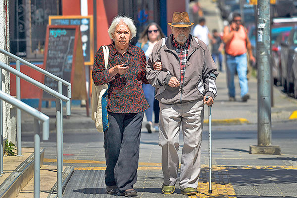 Chile envejece: cerca de un tercio de la población serán personas mayores para 2050