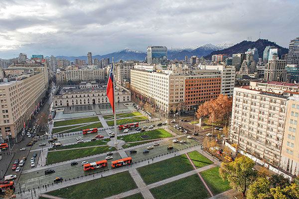 Informe analiza los riesgos de la inversión de países autoritarios en Chile