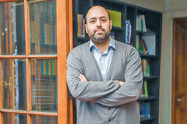 Claudio Alvarado, director ejecutivo del IES: “Boric parece navegar entre la perplejidad, las palabras de buena crianza y la negación de lo ocurrido”