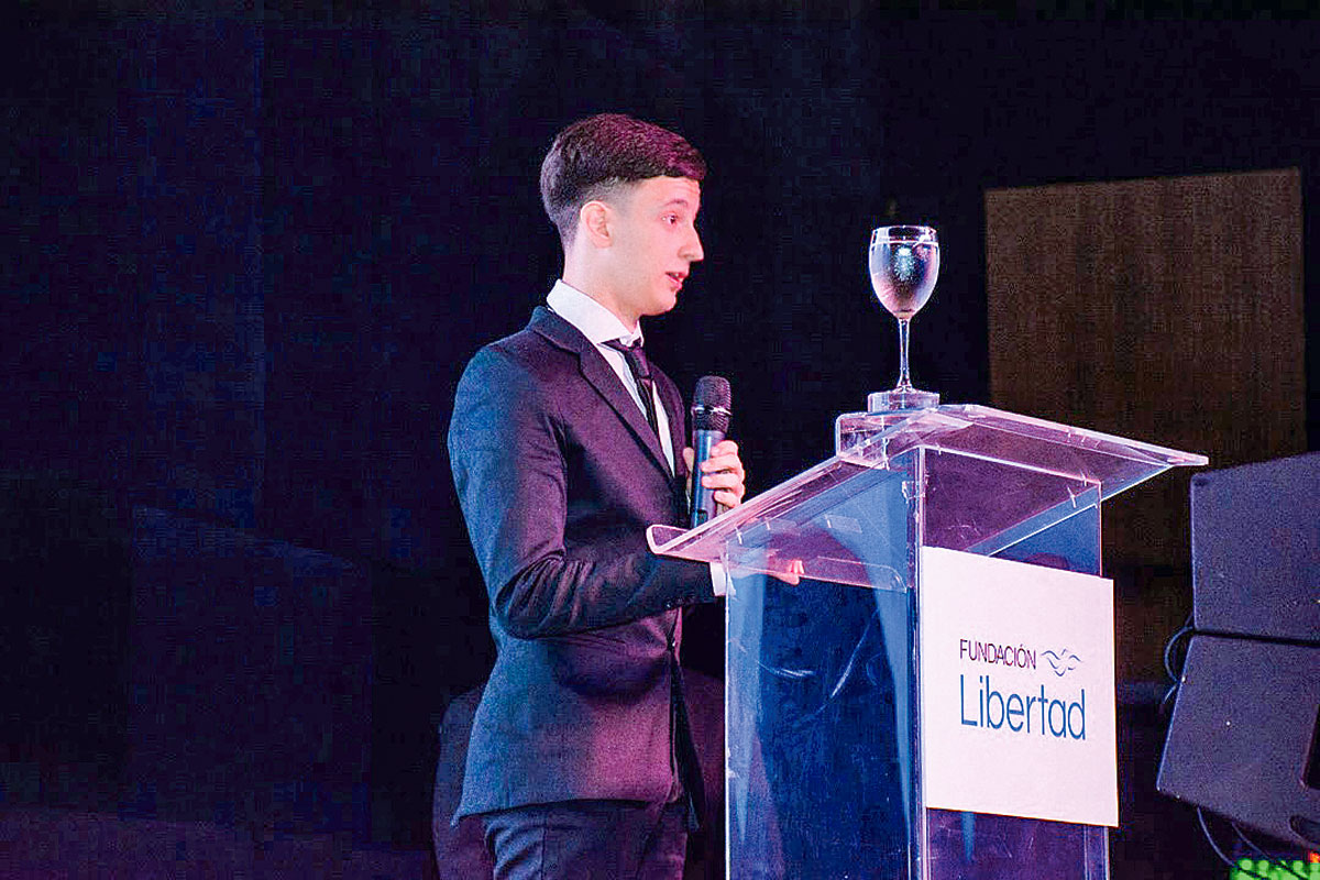 <p>El joven argentino que le pidió a Elon Musk instalar Starlink en Irán y Cuba</p>