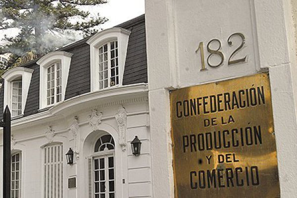 CUT y CPC desarrollarán programa para impulsar la reconversión laboral