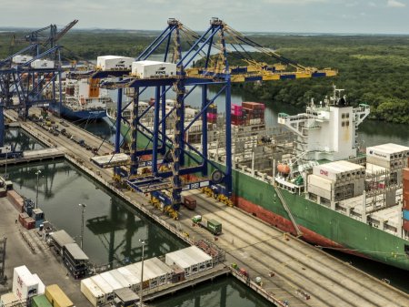 SAAM venderá a Hapag-Lloyd la operación de los terminales portuarios y el negocio de logística terrestre