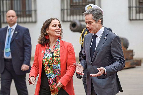 Urrejola dice que programa de Visa Waiver está en revisión por EEUU, pero “vamos muy bien encaminados”