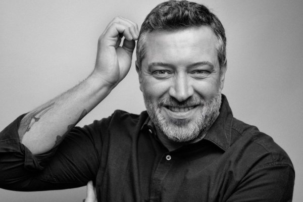 Sichel se reinventa, otra vez: Debuta en estudios de abogados, entra a la UGM y prepara libro