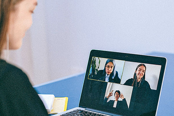 Postulaciones a trabajo online vuelven a caer a la par de vacantes laborales