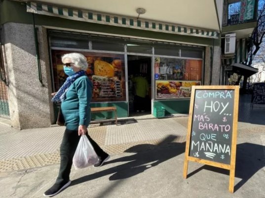 ¿Nueva ola migratoria?: Argentinos se mudan al extranjero ante el deterioro de la economía
