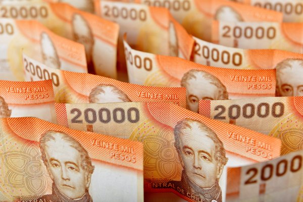 Peso chileno se debilitaría por el fin del ajuste monetario del Banco Central según Bloomberg