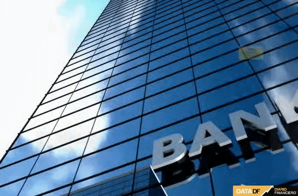 Estallido social, digitalización y reestructuración: las razones que impulsan el cierre de casi el 20% de las oficinas de la banca en los últimos tres años