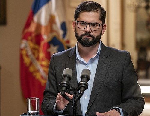 Boric en aniversario del 18-O: "No hay dicotomía" en respaldo a labor de Carabineros y condena a violaciones de DDHH