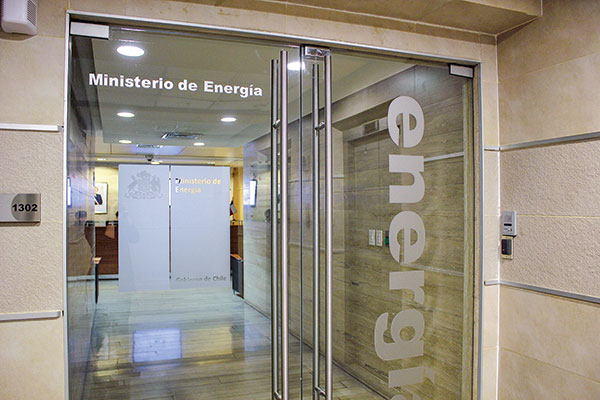 CNE revisó la totalidad de los 435 proyectos de generación y transmisión que ingresaron declaración en construcción a abril