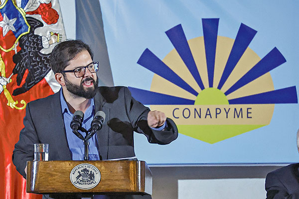 La tensa jornada del Presidente Boric en cita con las PYME: “¡Exijo respeto!”
