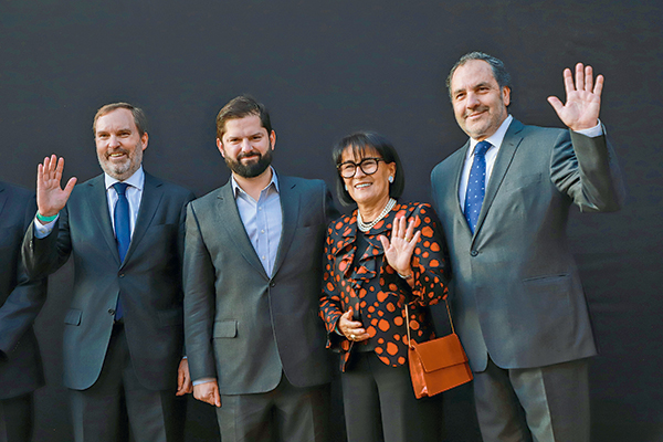 La directiva en pleno de Sofofa recibió al Presidente Boric: Richard von Appen, Victoria Vásquez y Rodolfo Véliz.