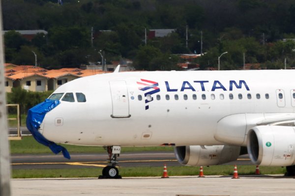 Aeronáutica paraguaya abre investigación tras aterrizaje de emergencia en vuelo de Latam a Asunción