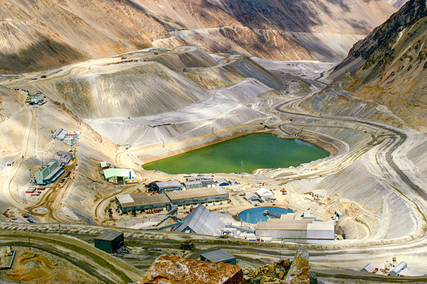 <p>Inicio de Quellaveco en Perú no logra evitar caída en producción de cobre de Anglo American</p>