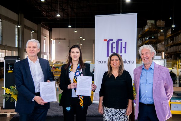 Thierry de Saint Pierre, presidente de ACTI, la ministra de CTCI, Silvia Díaz, María Eugenia Riquelme, gerenta general de Chiletec y Víctor Grimblatt, vicepresidente de la AIE.