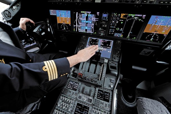 <p>Pilotos de Latam dan ultimátum a la aerolínea: “Si no hay acuerdo este miércoles, la huelga comenzará el jueves”</p>