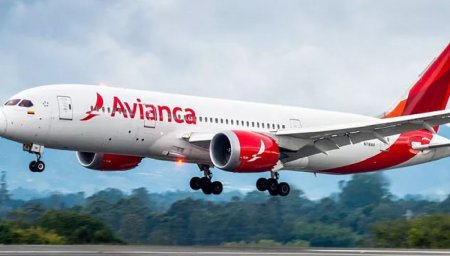 Organismo colombiano descarta integración entre Avianca y Viva por "riesgos para la competencia"