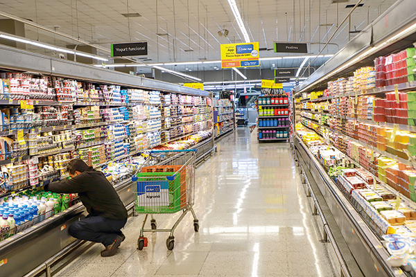 Justicia declara ilegales y deja sin efecto los contratos multifuncionales de Walmart Chile