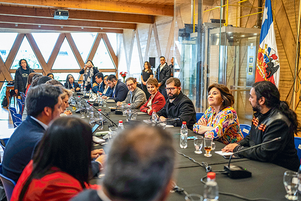 Boric encabezó diversas reuniones con alcaldes, gremios y victimas de la violencia. Foto: Agencia UNO