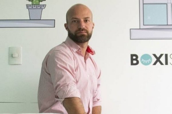 La historia del emprendedor venezolano que intenta resucitar tradicional marca de colchones en Colombia