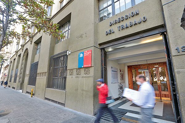 Dictamen sobre trabajo en Apps llega a Contraloría: diputado Alessandri pide aclarar si hubo conflicto de interés por parte del director del Trabajo