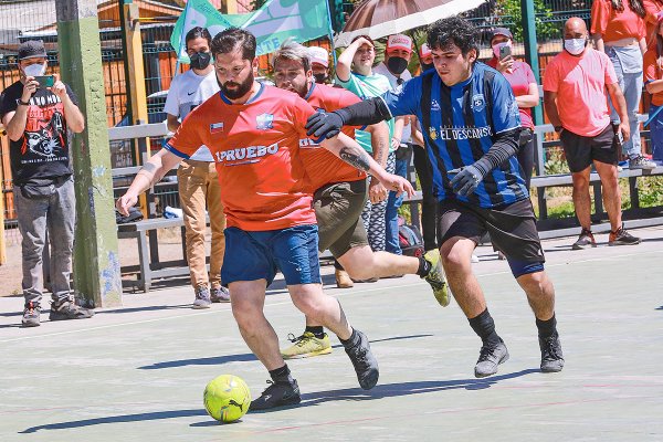 Autonomistas, el equipo de fútbol de los ministros Pardow y Grau y del Presidente Boric