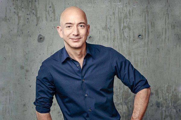 El reservado evento organizado por Jeff Bezos donde participó Isabel Behncke