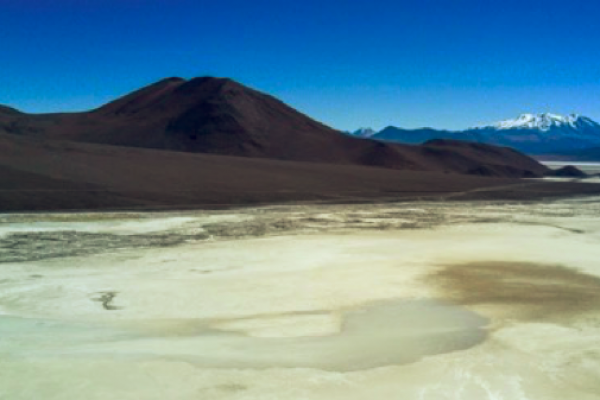 <p>Albemarle renuncia a derechos de agua, apuesta por desalación y reformula métodos de extracción del litio</p>