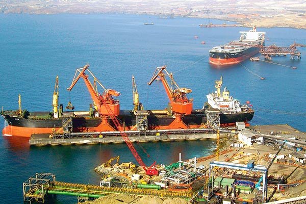 <p>Tras cifras del tercer trimestre, expectativas para PIB de 2022 se ajustan a 2,7% y a -2,5% en 2023</p>