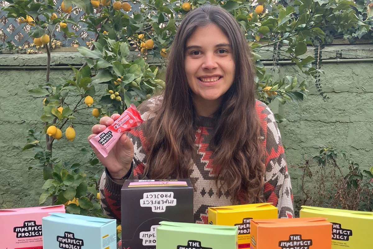<p>Emprendimiento que transforma alimentos descartados por estética en snacks prueba piloto en EEUU</p>