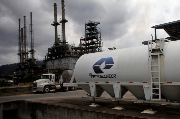 <p>Ecuador evalúa inversión extranjera para aumentar producción petrolera a 600.000 de barriles diarios en 2025</p>