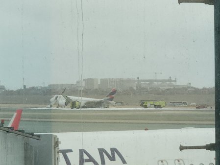 Autoridad aeroportuaria de Perú: colisión de avión de Latam con camión bomberos se originó durante un simulacro