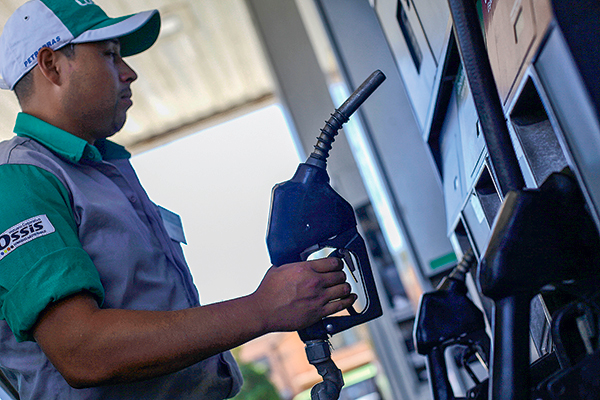 <p>¿Seguirán subiendo las bencinas en 2023? Los cálculos del mercado luego de que Hacienda propusiera aumentar nuevamente el subsidio del Mepco</p>