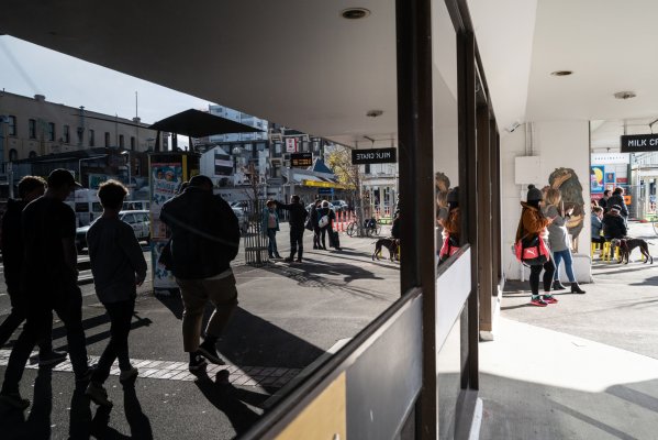 <p>Nueva Zelanda intensifica la lucha contra la inflación con una subida de tasas récord</p>