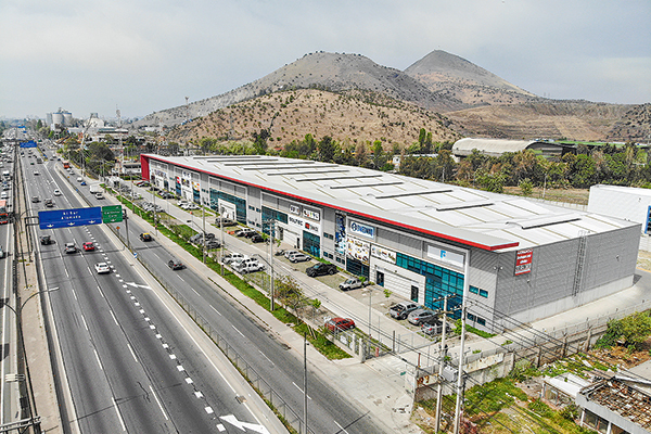 Ponen en venta dos centros comerciales y logísticos en Quilicura