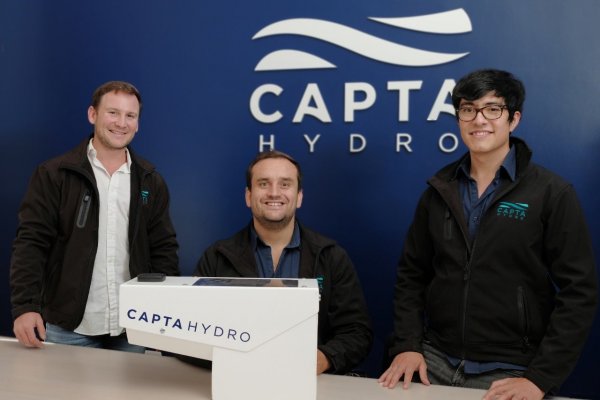 Gastón Dusaillant, Emilio de la Jara y Benjamín Lagos, fundadores de Capta Hydro.