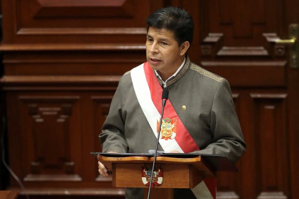 Presidente de Perú, Pedro Castillo, llega este lunes en visita oficial a Chile