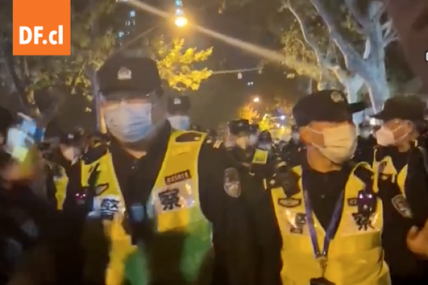 <p>Ahora en DF | Cientos de manifestantes protestan en China por la política "Covid Cero"</p>