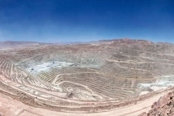 Trabajadores de Escondida aceptan bono de casi $ 1 millón menos a cambio de mantener pausas en turnos nocturnos