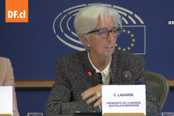 <p>Ahora en DF | Lagarde no cree que la inflación haya tocado techo y seguirá subiendo los tipos de interés</p>