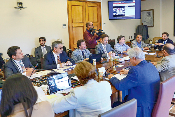 El ministro Marcel y el director del SII participaron en el debate en la comisión de Hacienda de la Cámara.