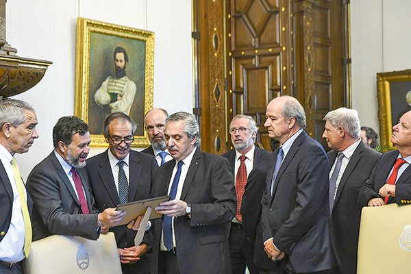 <p>Presidente argentino ofrece ayuda a empresas chilenas para resolver problemas en ese país</p>