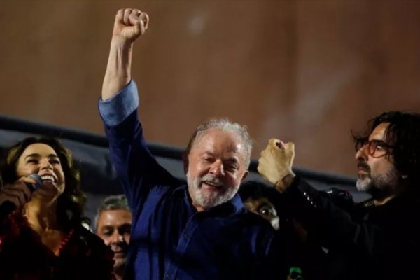 Gobierno de Lula revisará plan estratégico de Petrobras para concentrarlo en transición energética