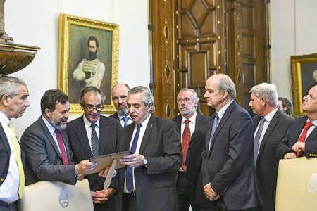 Presidente argentino ofrece ayuda a empresas chilenas para resolver problemas en ese país