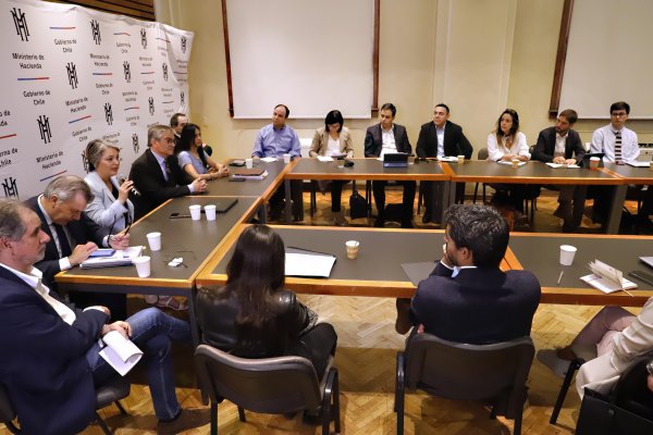 "Despejar la pasión y poner calma" en el debate de pensiones: el llamado del Gobierno en primer taller con centros de estudios